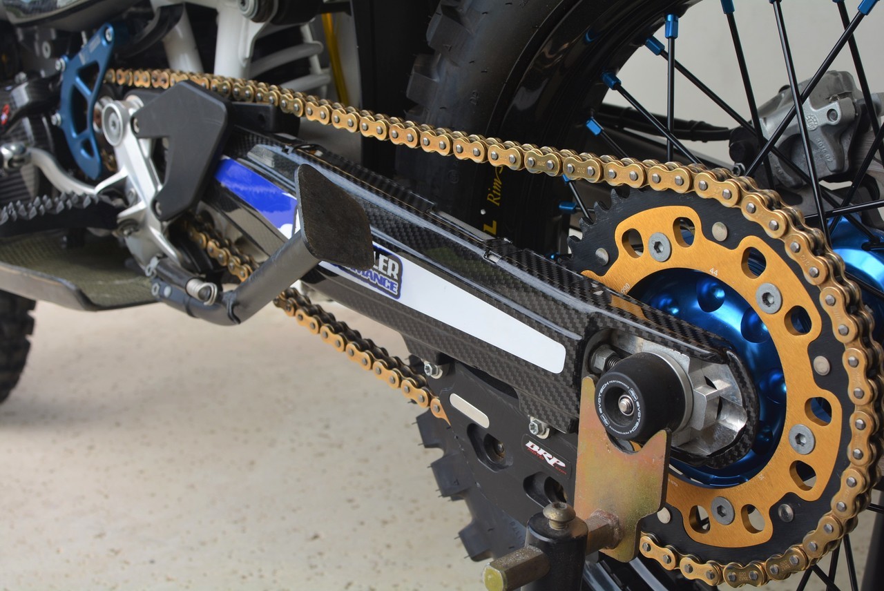 ktm 690 swingarm cover